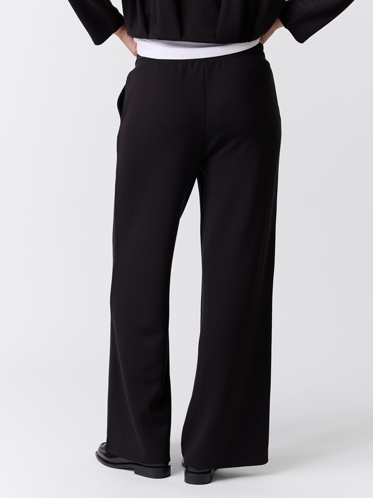 Laurel bukse 7517128_ID2-VAVITE-W26-Modell-Front_chn=match_9292_Laurel bukse ID2.jpg_Front||Front