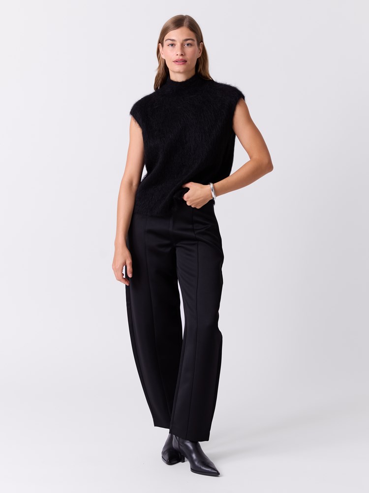 Cecilia vest 7517135_ID2-DONNA-W26-Modell-Front_chn=match_8335_Cecilia vest ID2.jpg_Front
