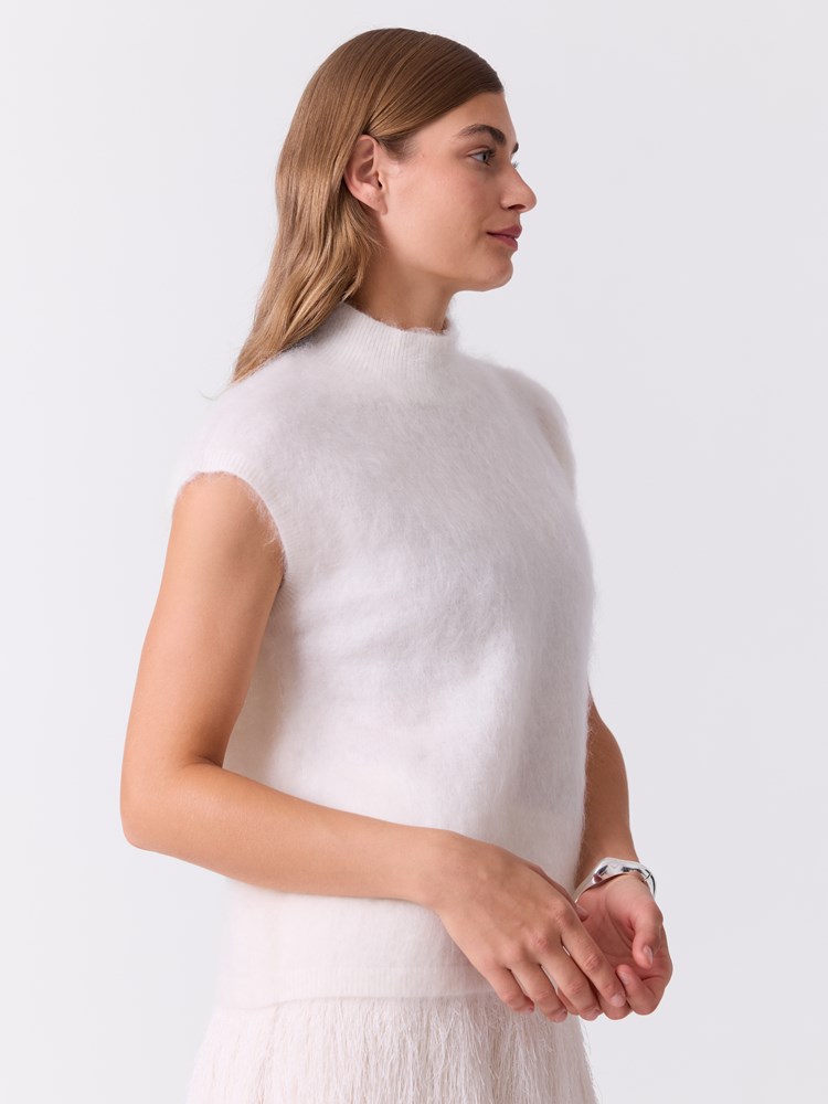 Cecilia vest 7517135_O79-DONNA-W26-Modell-Front_chn=match_5447_Cecilia vest O79.jpg_Front