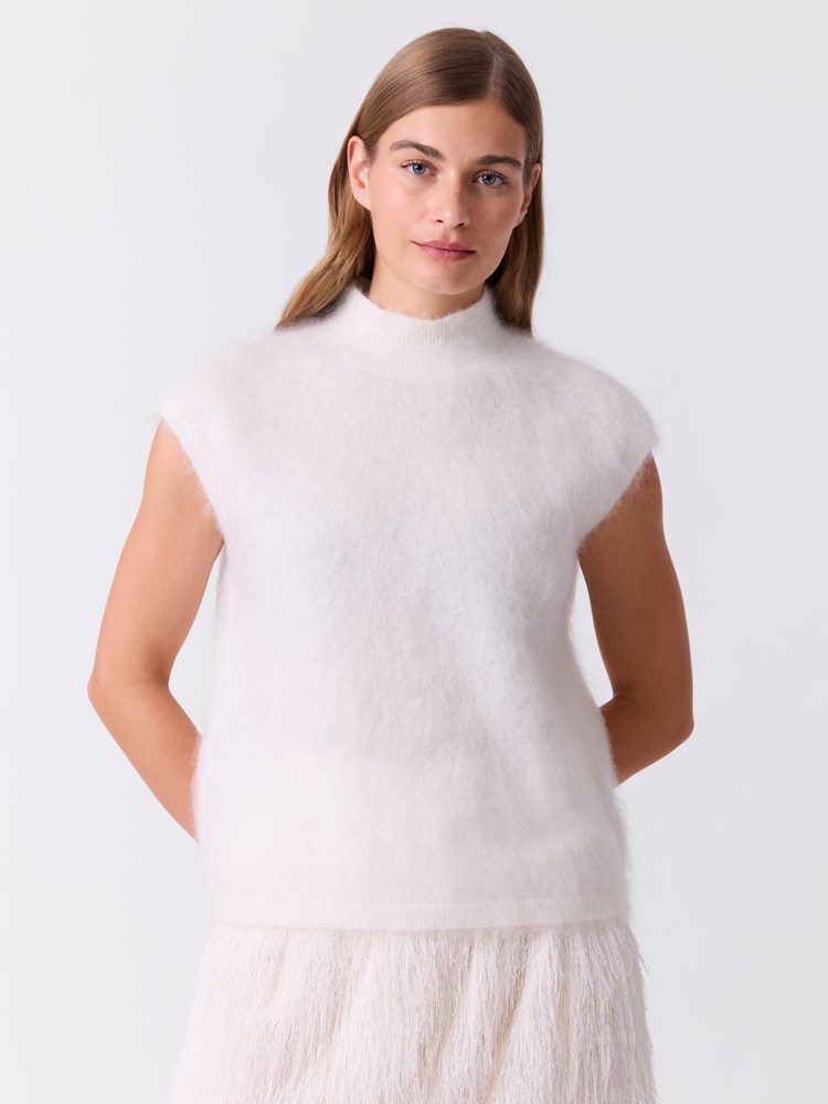 Cecilia vest 7517135_O79-DONNA-W26-Modell-Front_chn=match_8508_Cecilia vest O79.jpg_Front