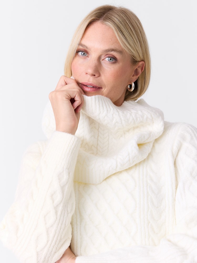 Joelle snood 7517141_O79-VAVITE-W26-Modell-Front_chn=match_9092.jpg_Front||Front