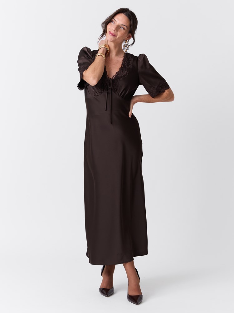 Louise kjole 7517143_AIJ-MARIEPHILIPPE-W26-Modell-Front_chn=match_4831_Louise kjole AIJ.jpg_Front||Front
