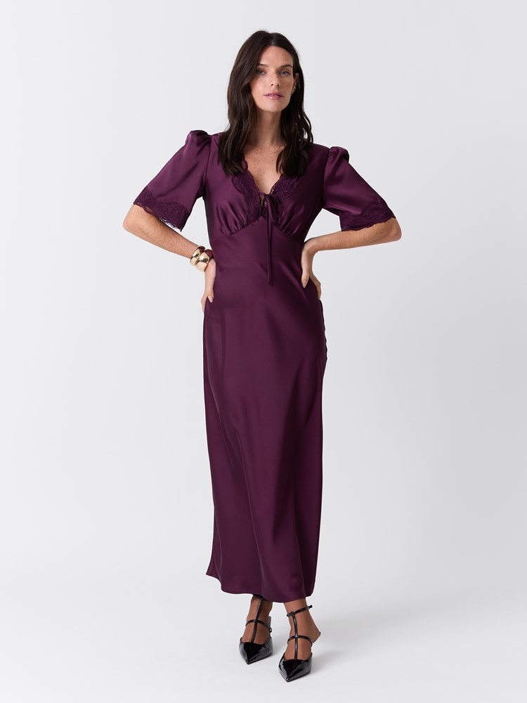 Louise kjole 7517143_MWD-MARIEPHILIPPE-W26-Modell-Front_chn=match_1015_Louise kjole MWD.jpg_Front||Front