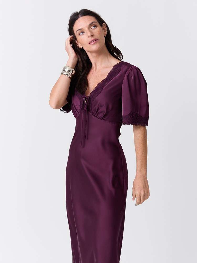 Louise kjole 7517143_MWD-MARIEPHILIPPE-W26-Modell-Front_chn=match_6118_Louise kjole MWD.jpg_Front||Front
