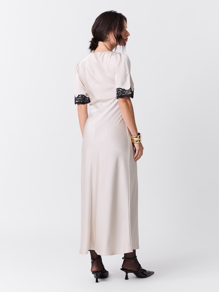 Louise kjole 7517143_T96-MARIEPHILIPPE-W26-Modell-Front_chn=match_5442_Louise kjole T96.jpg_Front||Front
