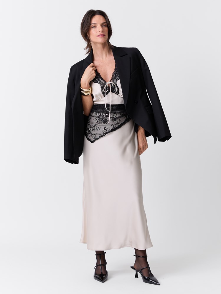 Louise kjole 7517143_T96-MARIEPHILIPPE-W26-Modell-Front_chn=match_618_Louise kjole T96.jpg_Front||Front