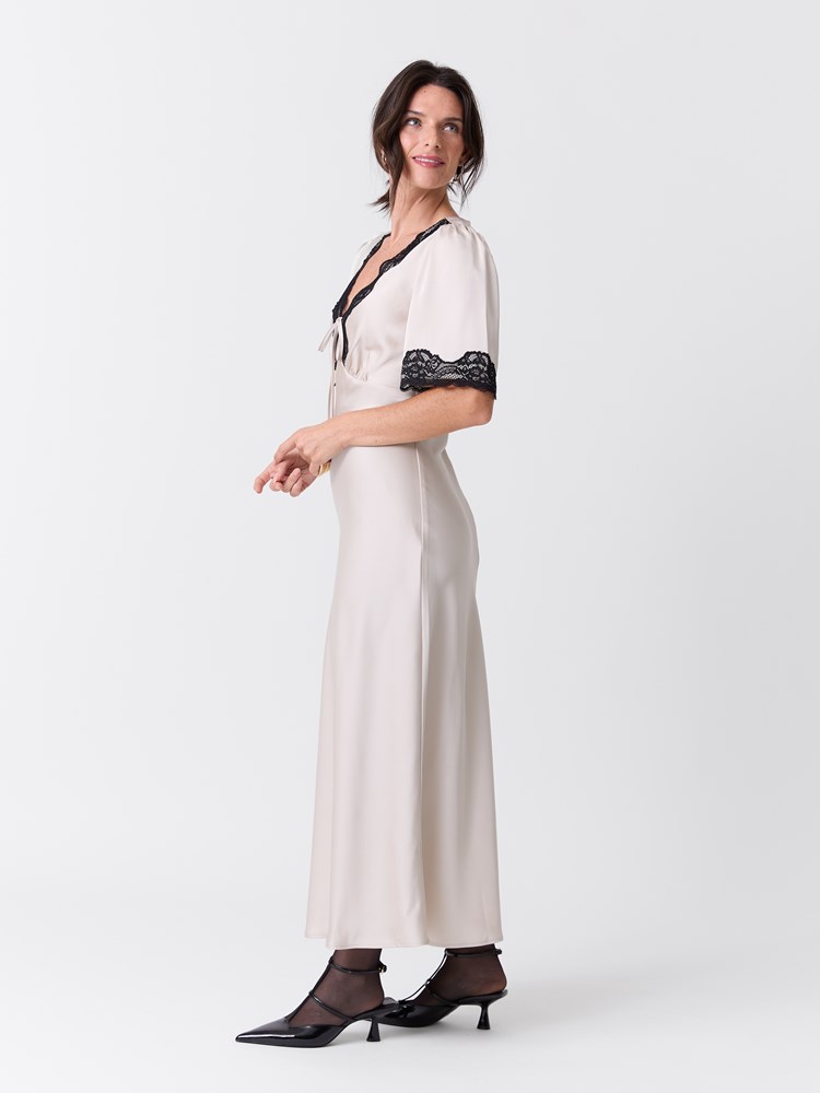 Louise kjole 7517143_T96-MARIEPHILIPPE-W26-Modell-Front_chn=match_7009_Louise kjole T96.jpg_Front||Front