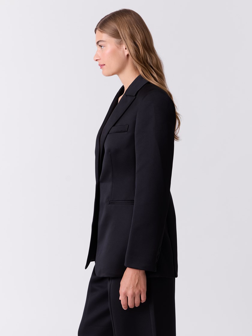 7517150 ID2 7517150_CAB-DONNA-W26-Modell-Front_chn=match_9121.jpg_