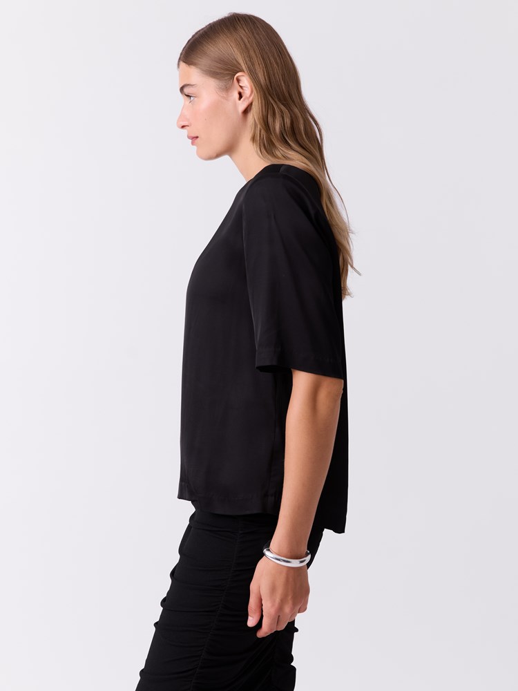 Satin topp 7517153_ID2-DONNA-W26-Modell-Front_chn=match_4816.jpg_Front||Front