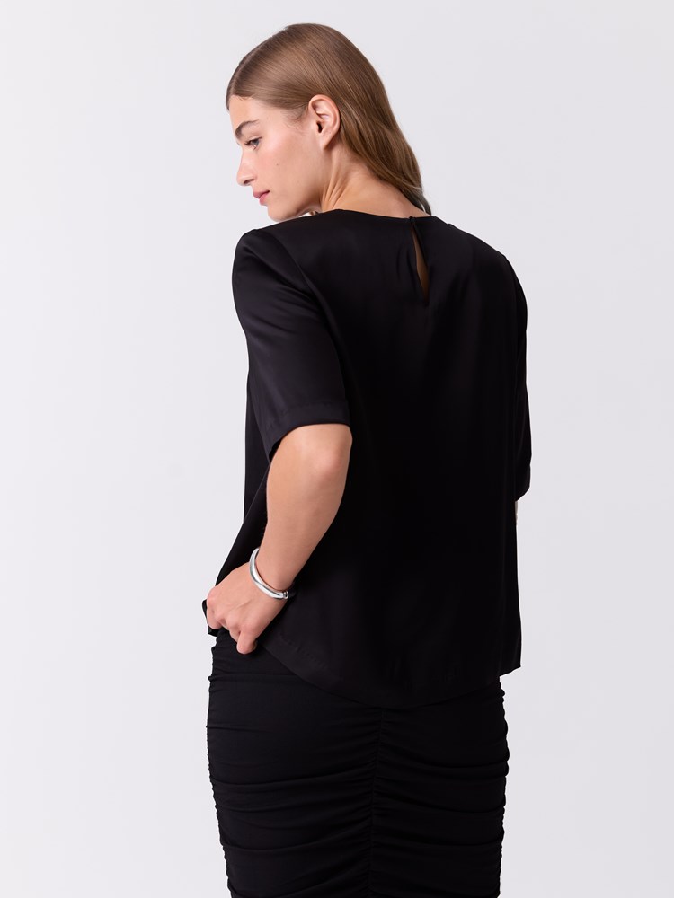 Satin topp 7517153_ID2-DONNA-W26-Modell-Front_chn=match_9766.jpg_Front||Front
