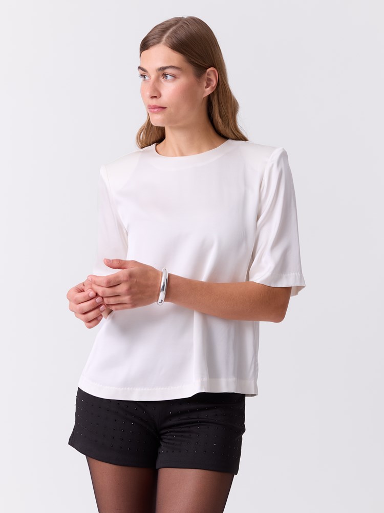 Satin topp 7517153_O79-DONNA-W26-Modell-Front_chn=match_5988.jpg_Front||Front