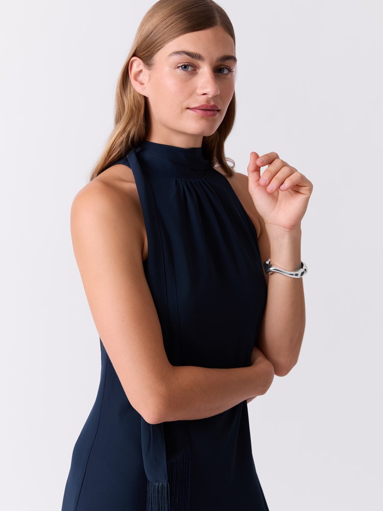 Halterneck kjole 7517154_IEG-DONNA-W26-Modell-Front_chn=match_3123_Halterneck kjole IEG.jpg_Front