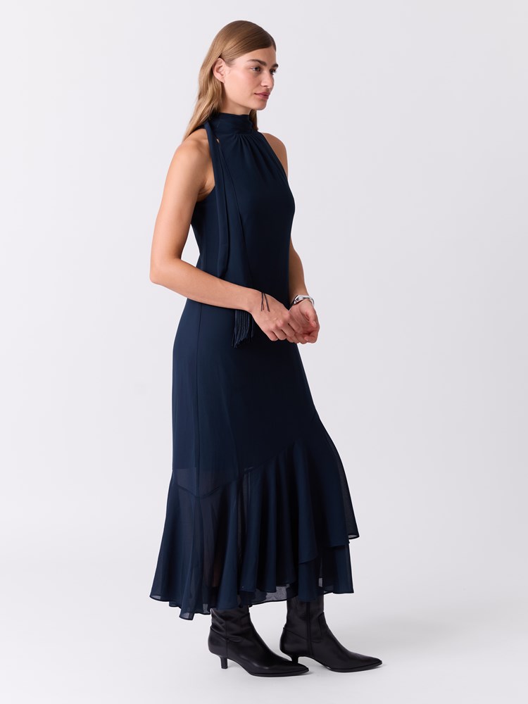 Halterneck kjole 7517154_IEG-DONNA-W26-Modell-Front_chn=match_9921_Halterneck kjole IEG.jpg_Front