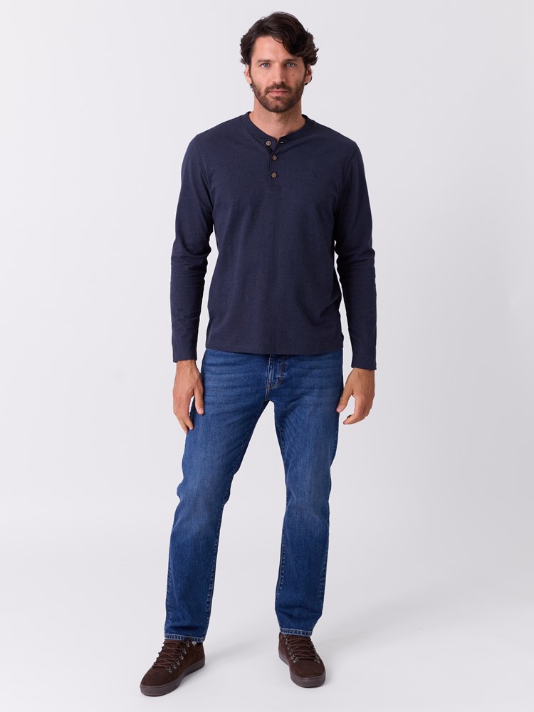 Fields bestefarstrøye 7517208_EMW-REDFORD-W26-Modell-Front_chn=match_5983_Fields bestefarstrøye EMW.jpg_Front