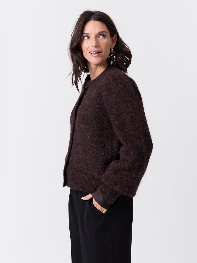 7517221 AIJ 7517221_AIJ-MARIEPHILIPPE-W26-Modell-Front_chn=match_7068_Lily cardigan AIJ.jpg_Front||Front