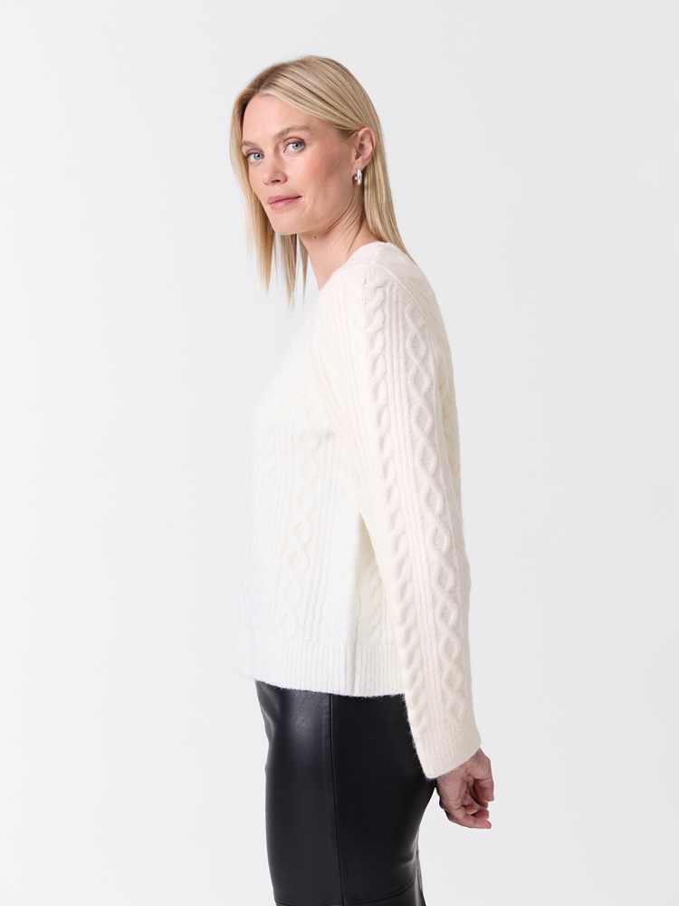 Joelle genser 7517227_O79-VAVITE-W26-Modell-Front_chn=match_5111_Joelle genser O79.jpg_Front||Front