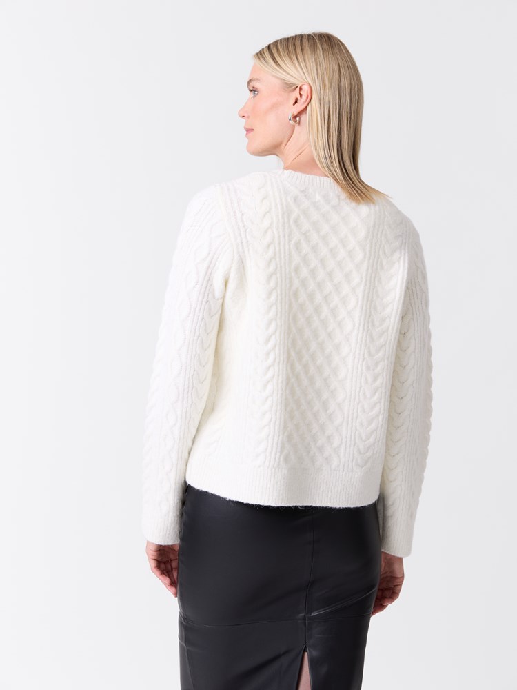 Joelle genser 7517227_O79-VAVITE-W26-Modell-Front_chn=match_8696_Joelle genser O79.jpg_Front||Front
