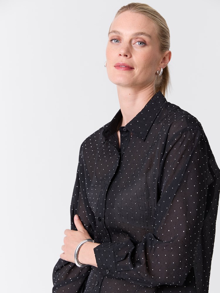 Lexie skjorte 7517247_ID2-VAVITE-W26-Modell-Front_chn=match_910_Lexie skjorte ID2.jpg_Front||Front