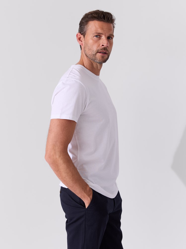 Joe t-skjorte 7517248_OAA-REDFORD-NOS-Modell-Front_chn=match_4267_Joe t-skjorte OAA.jpg_Front||Front