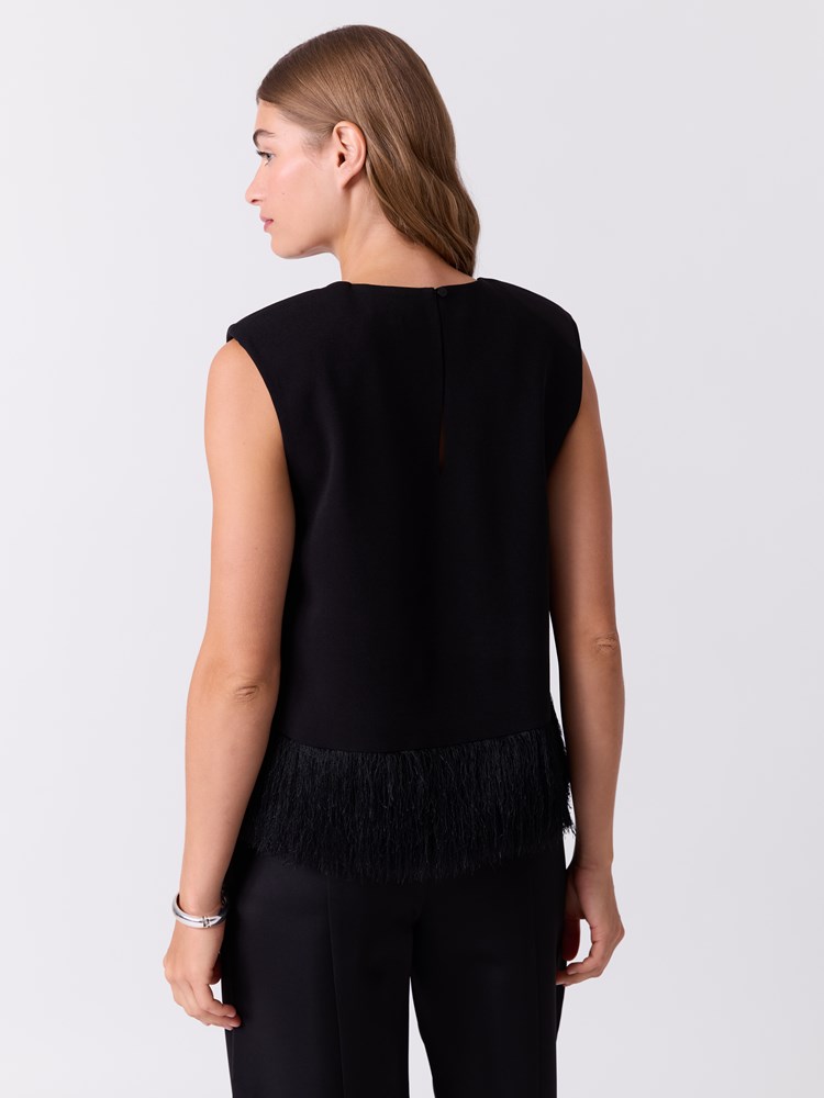 Frynse top 7517259_ID2-DONNA-W26-Modell-Front_chn=match_591_Frynse top ID2.jpg_Front