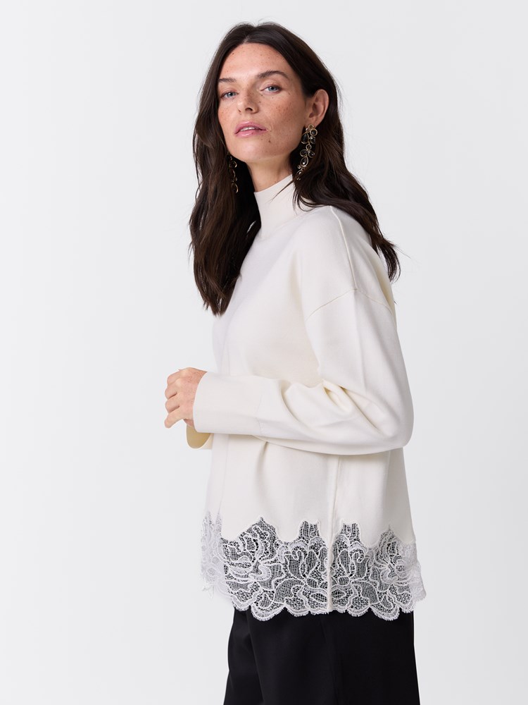 Lavina genser 7517336_T96-MARIEPHILIPPE-W26-Modell-Front_chn=match_3834_Lavina genser T96.jpg_Front||Front