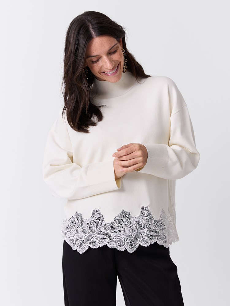 Lavina genser 7517336_T96-MARIEPHILIPPE-W26-Modell-Front_chn=match_4835_Lavina genser T96.jpg_Front||Front