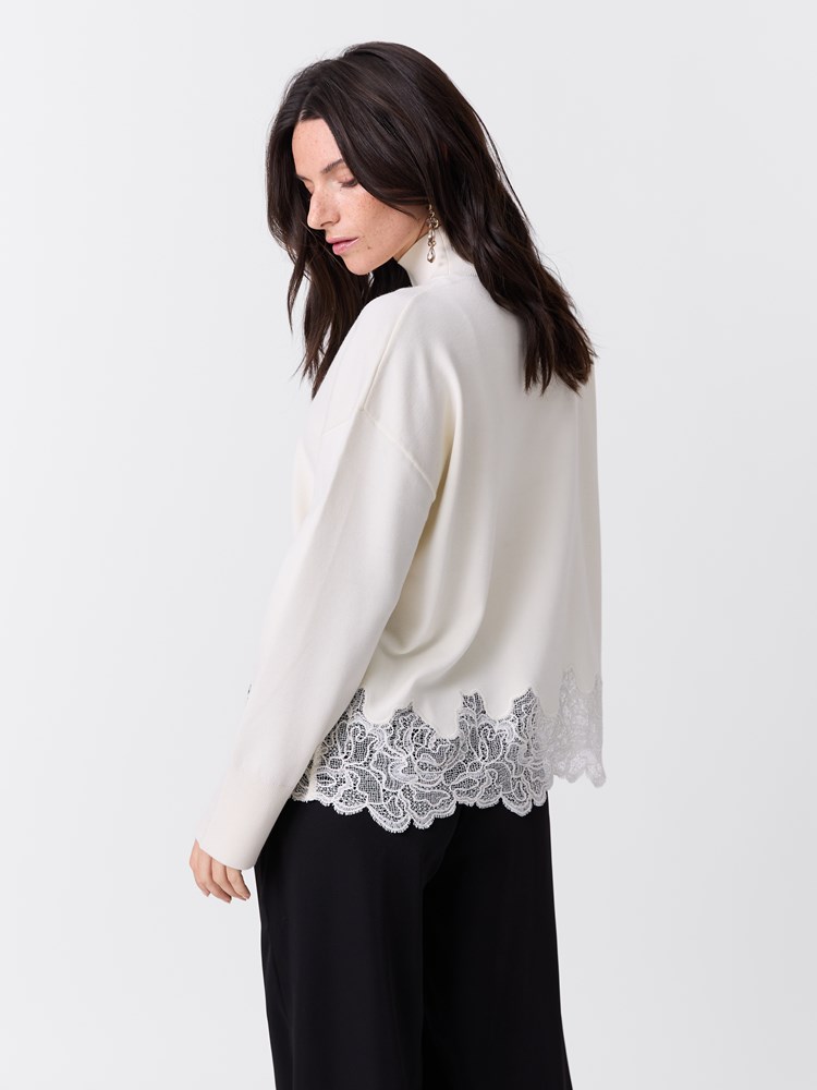 Lavina genser 7517336_T96-MARIEPHILIPPE-W26-Modell-Front_chn=match_6215_Lavina genser T96.jpg_Front||Front