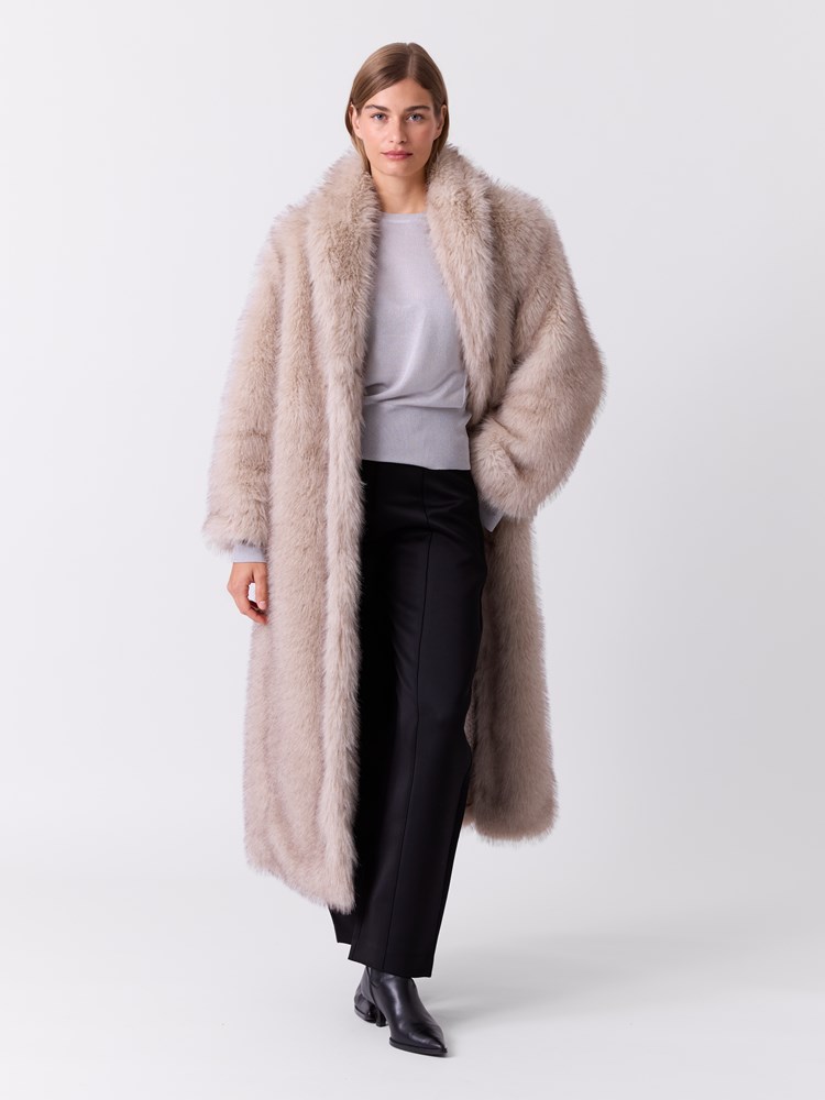 Long fake fur kåpe 7517397_O79-DONNA-W26-Modell-Front_chn=match_9944.jpg_Front