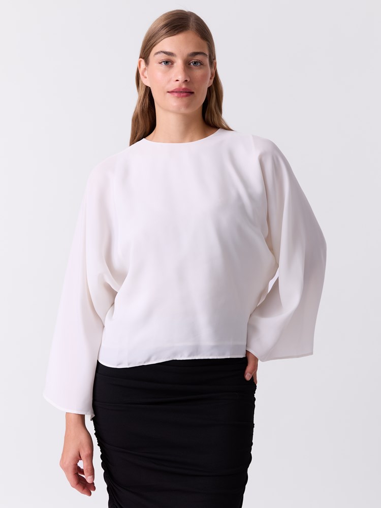 Apallonia bluse 7517400_O79-DONNA-W26-Modell-Front_chn=match_7447_Apallonia bluse O79.jpg_Front||Front