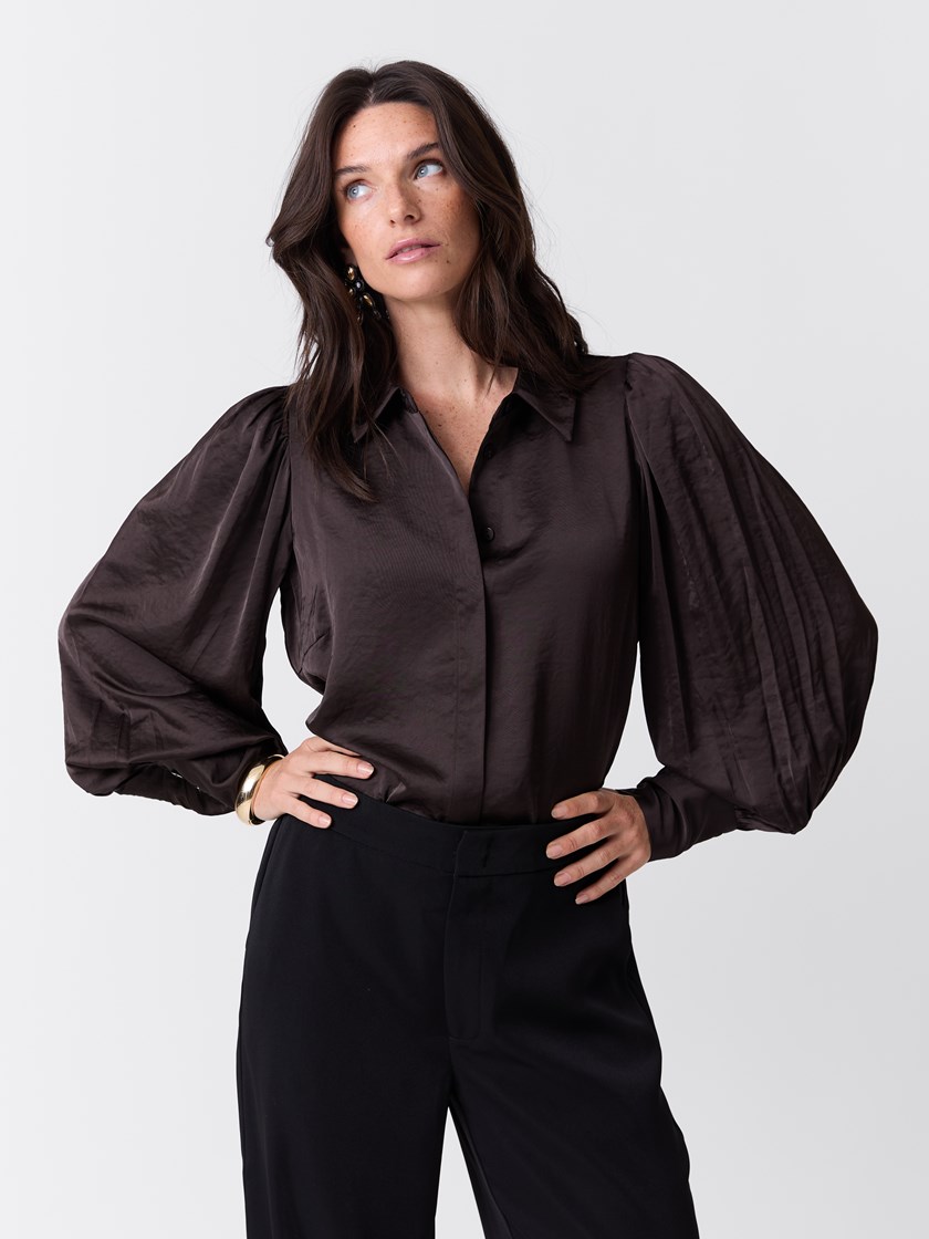 7517558 AIJ 7517558_AIJ-MARIEPHILIPPE-W26-Modell-Front_chn=match_1761_Samira bluse AIJ.jpg_Front||Front