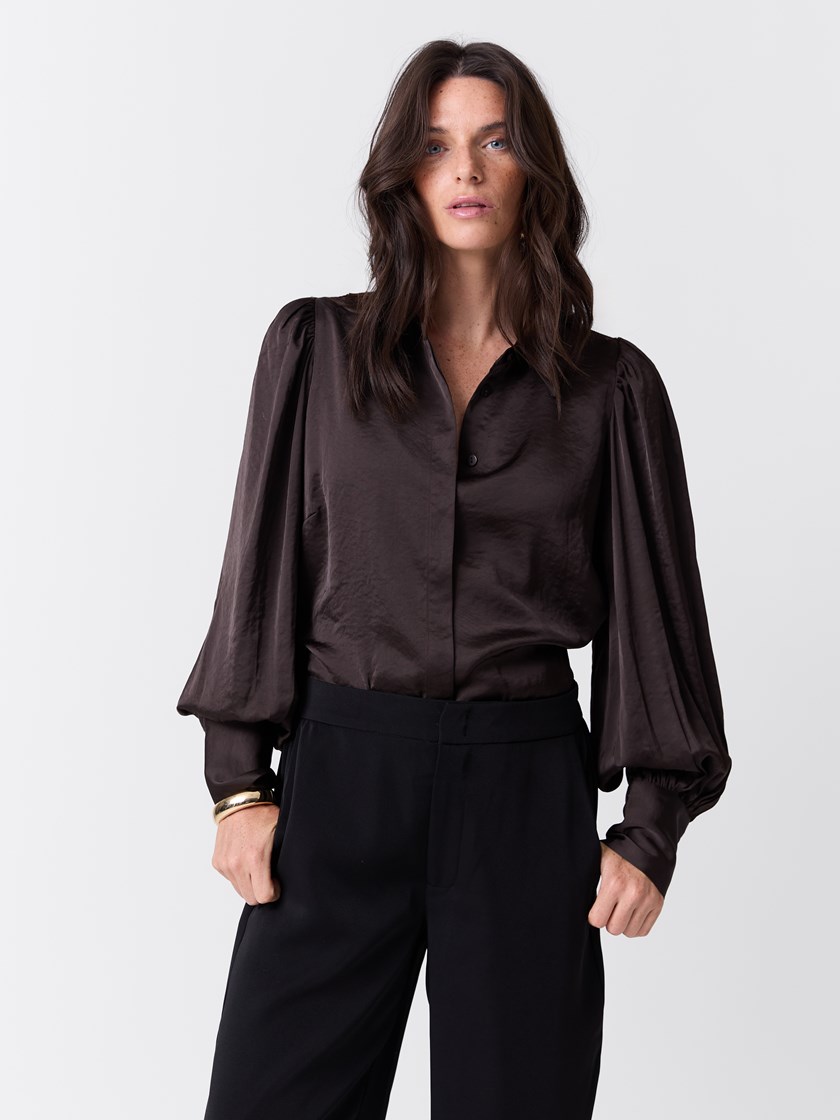 7517558 AIJ 7517558_AIJ-MARIEPHILIPPE-W26-Modell-Front_chn=match_5057_Samira bluse AIJ.jpg_Front||Front