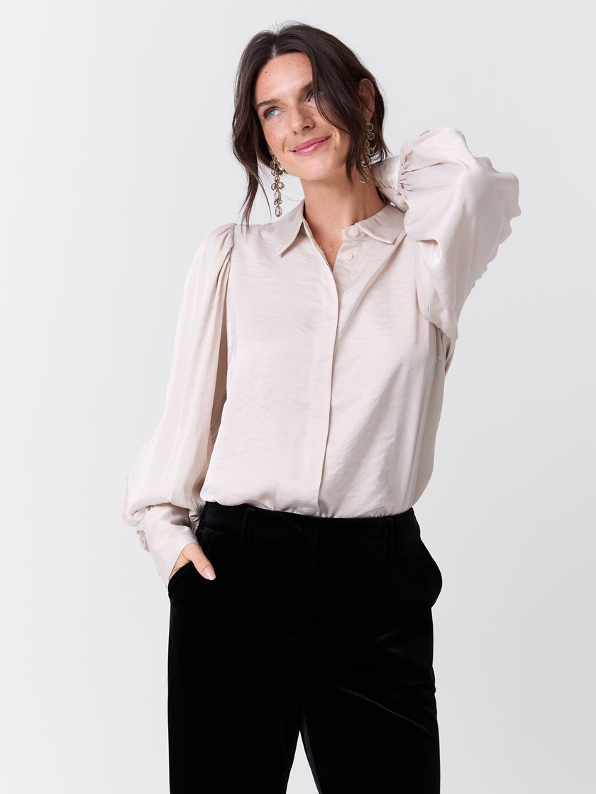 7517558 T96 7517558_T96-MARIEPHILIPPE-W26-Modell-Front_chn=match_2386_Samira bluse T96.jpg_Front||Front