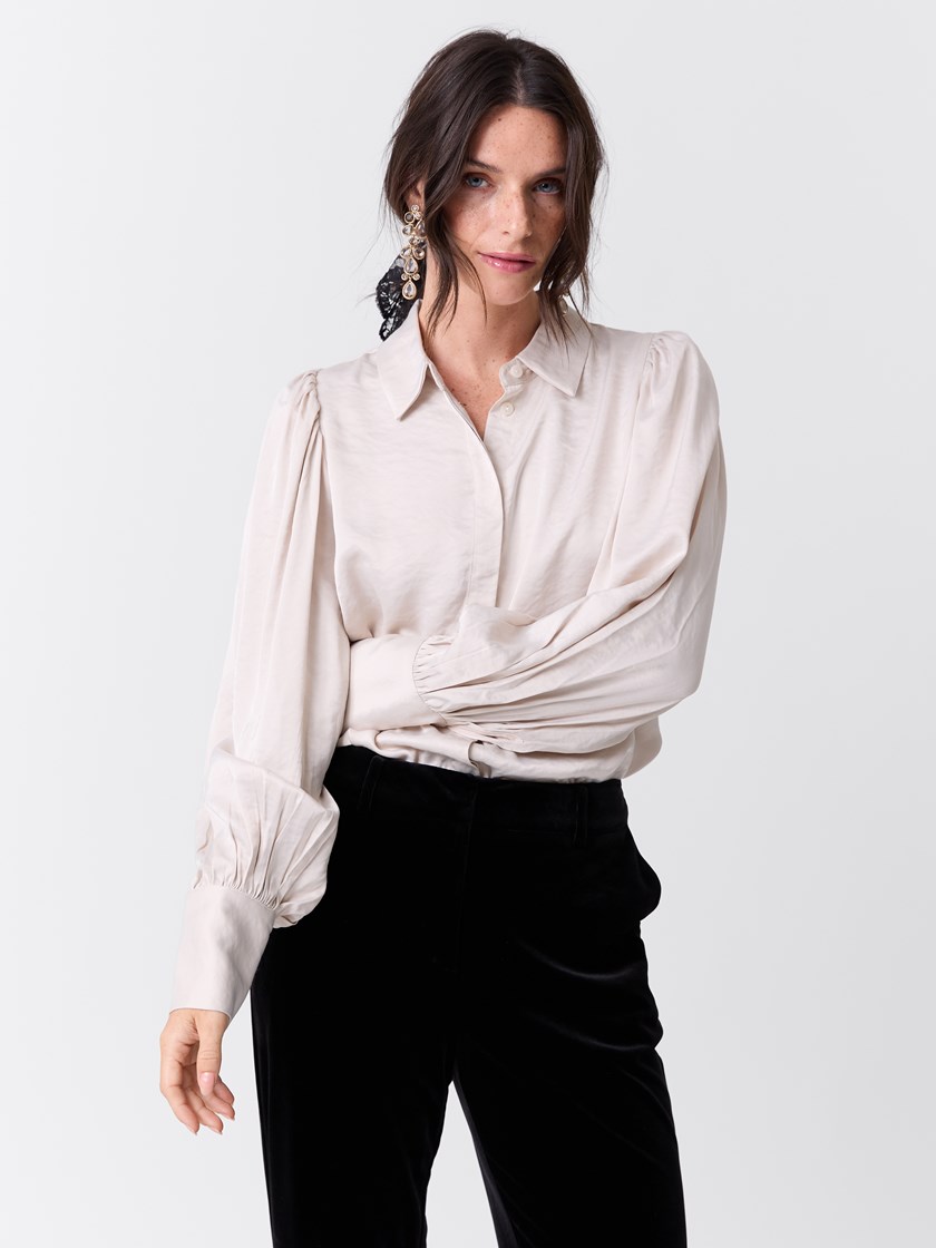 7517558 T96 7517558_T96-MARIEPHILIPPE-W26-Modell-Front_chn=match_3189_Samira bluse T96.jpg_Front||Front