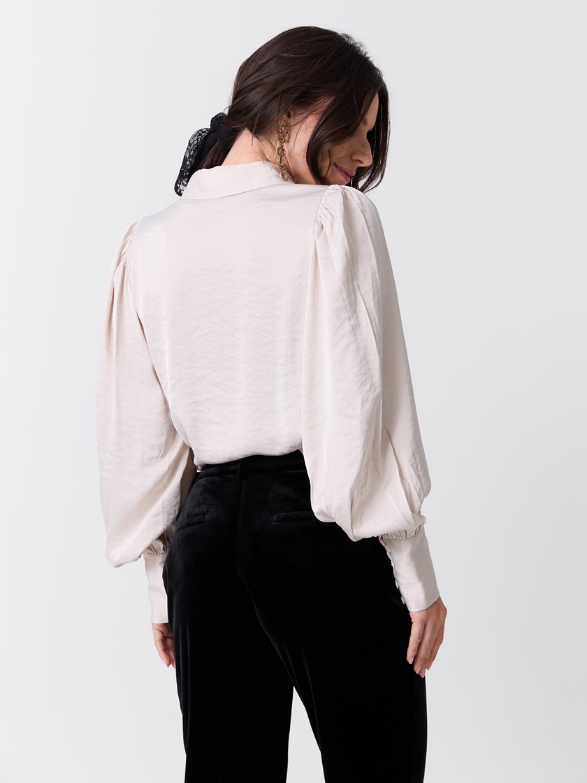 7517558 T96 7517558_T96-MARIEPHILIPPE-W26-Modell-Front_chn=match_9650_Samira bluse T96.jpg_Front||Front