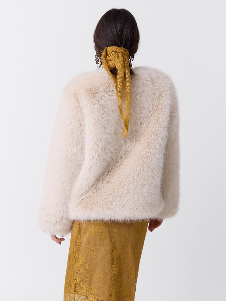Lina fuskepels 7517599_T96-MARIEPHILIPPE-W26-Modell-Front_chn=match_5159.jpg_Front||Front