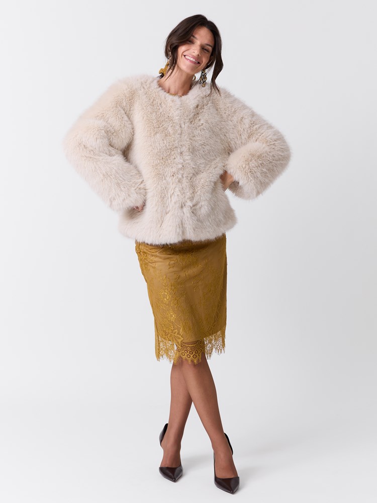 Lina fuskepels 7517599_T96-MARIEPHILIPPE-W26-Modell-Front_chn=match_7050.jpg_Front||Front