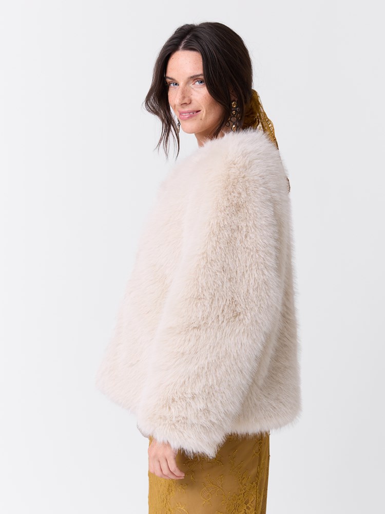 Lina fuskepels 7517599_T96-MARIEPHILIPPE-W26-Modell-Front_chn=match_9899.jpg_Front||Front