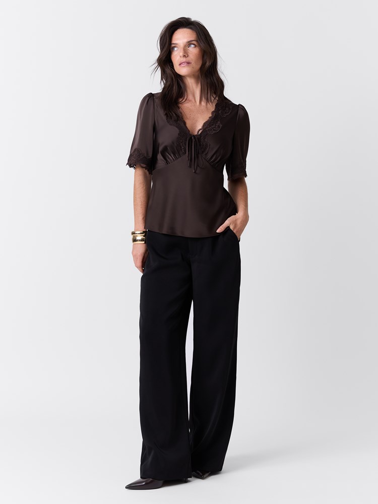 Louise topp 7517601_AIJ-MARIEPHILIPPE-W26-Modell-Front_chn=match_6282_Louise topp AIJ.jpg_Front||Front