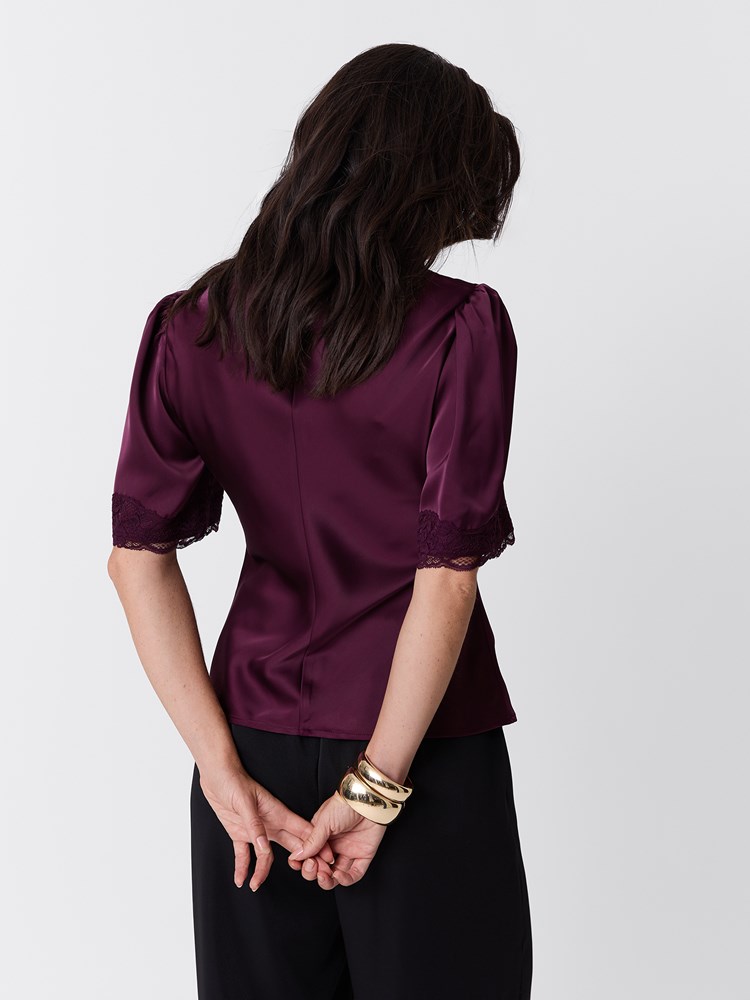 Louise topp 7517601_MWD-MARIEPHILIPPE-W26-Modell-Front_chn=match_5444_Louise topp MWD.jpg_Front||Front