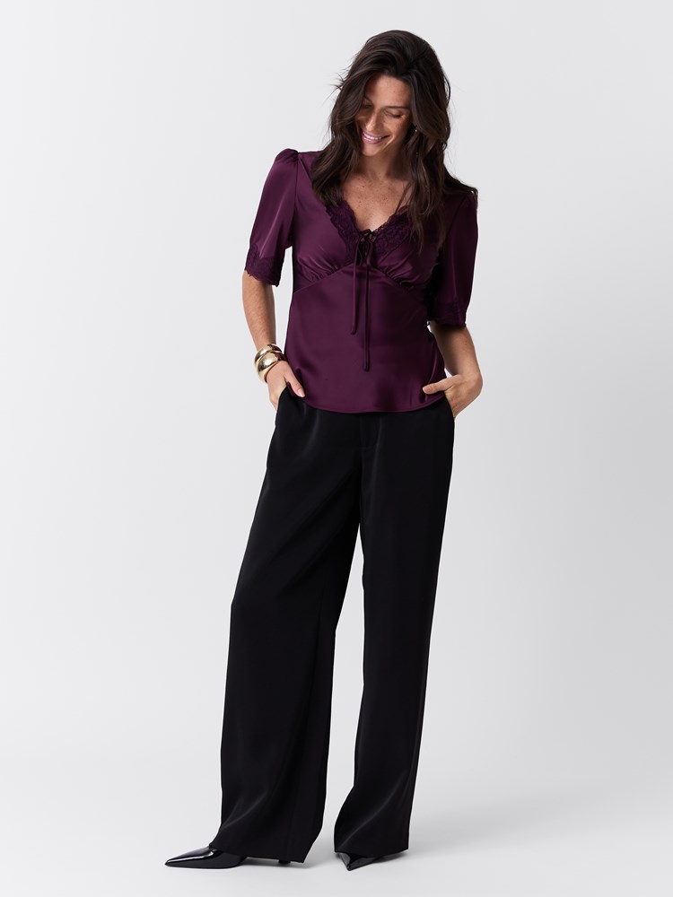 Louise topp 7517601_MWD-MARIEPHILIPPE-W26-Modell-Front_chn=match_9026_Louise topp MWD.jpg_Front||Front