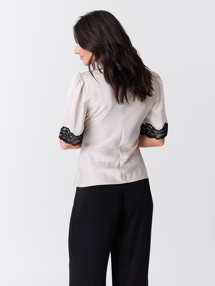 Louise topp 7517601_T96-MARIEPHILIPPE-W26-Modell-Front_chn=match_842_Louise topp T96.jpg_Front||Front