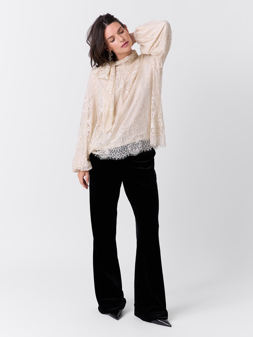 7517604 T96 7517604_T96-MARIEPHILIPPE-W26-Modell-Front_chn=match_2453_Ninni bluse T96.jpg_Front||Front