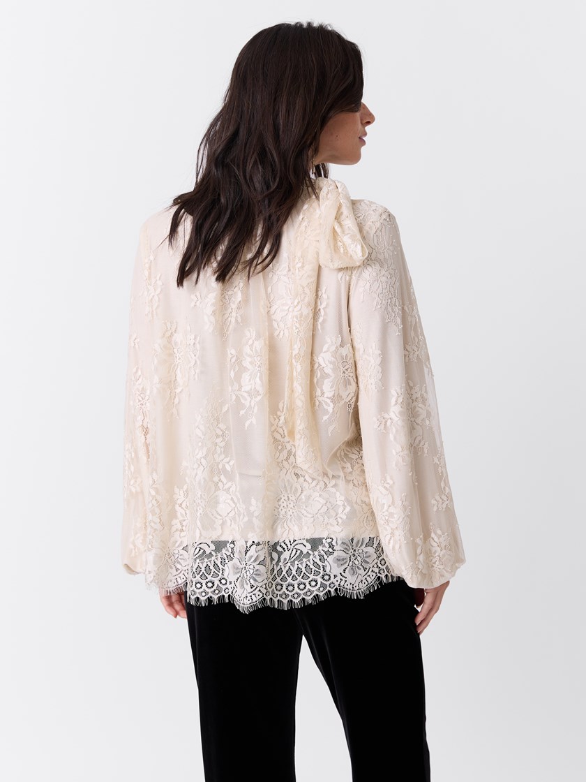 7517604 T96 7517604_T96-MARIEPHILIPPE-W26-Modell-Front_chn=match_6690_Ninni bluse T96.jpg_Front||Front
