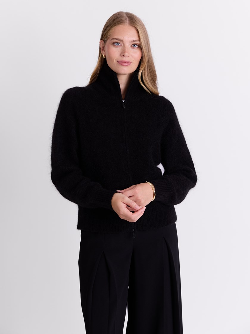 7514283 ID2 Carmela cardigan meteorite.jpg_