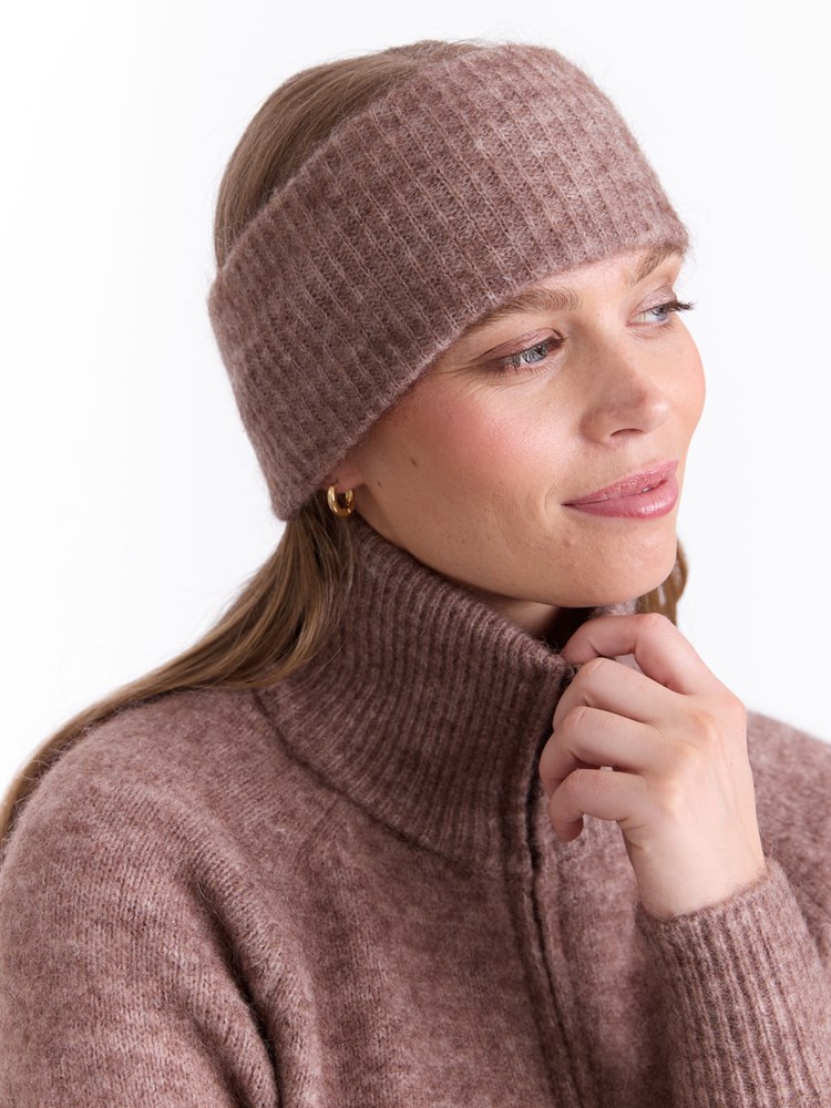 Carmela  pannebånd carmela_panneband_brun 3_Carmela  pannebånd AHG_Carmela  pannebånd AHG 7513232.jpg_