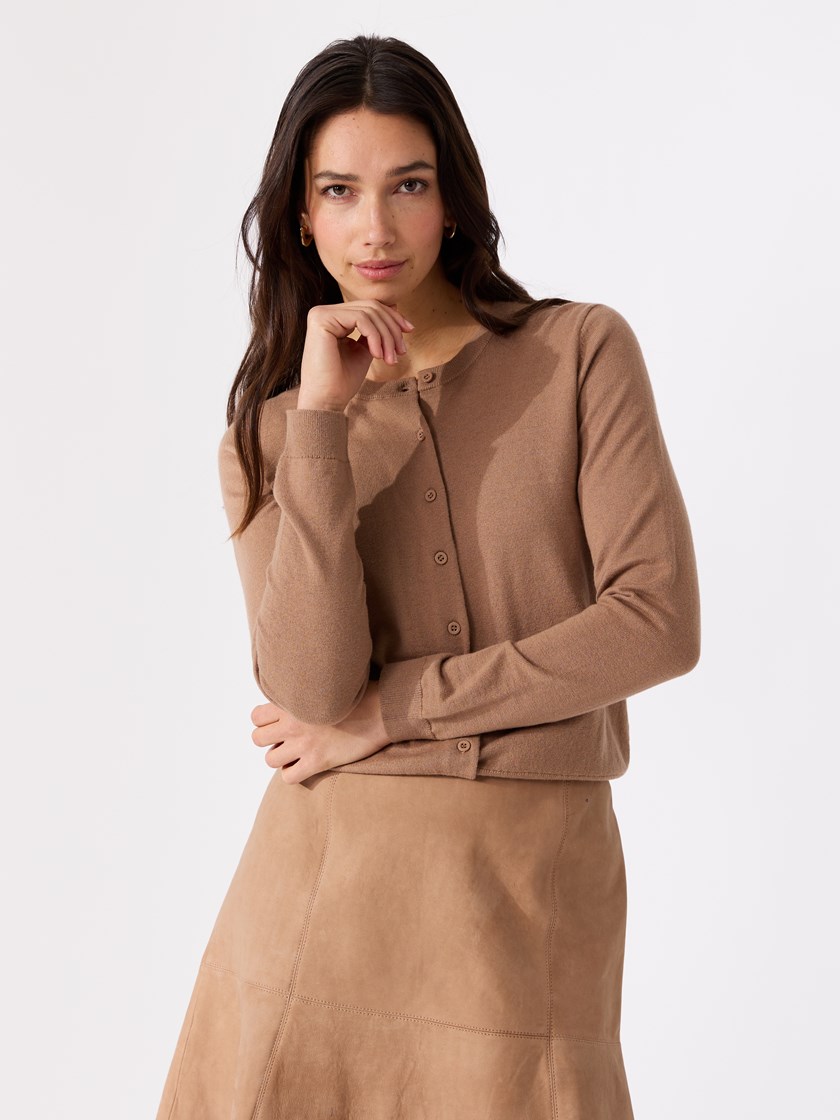 7513881 AEY DIVERSE MP 108_Olea cardigan AEY_Olea cardigan i merinoblanding AEY_Olea cardigan i merinoblanding AEY 7513881.jpg_