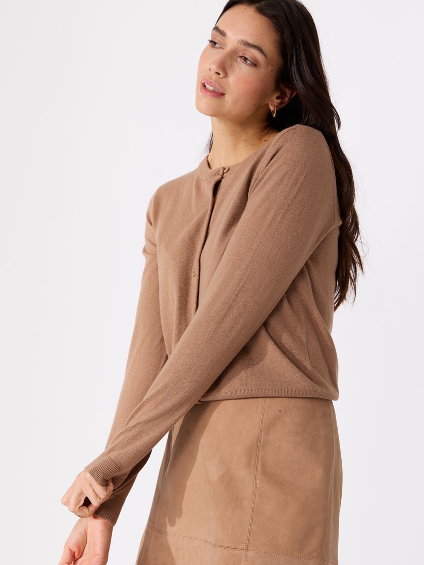 7513881 AEY DIVERSE MP 111_Olea cardigan i merinoblanding AEY_Olea cardigan i merinoblanding AEY 7513881.jpg_