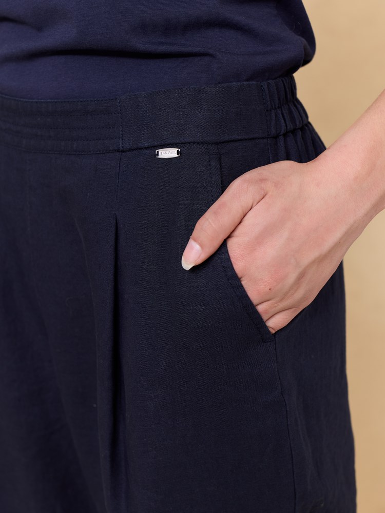 Lucy linbukse JP_ecom_ella_rest_Q2 28_Lucy linbukse EM6 7511720.jpg_