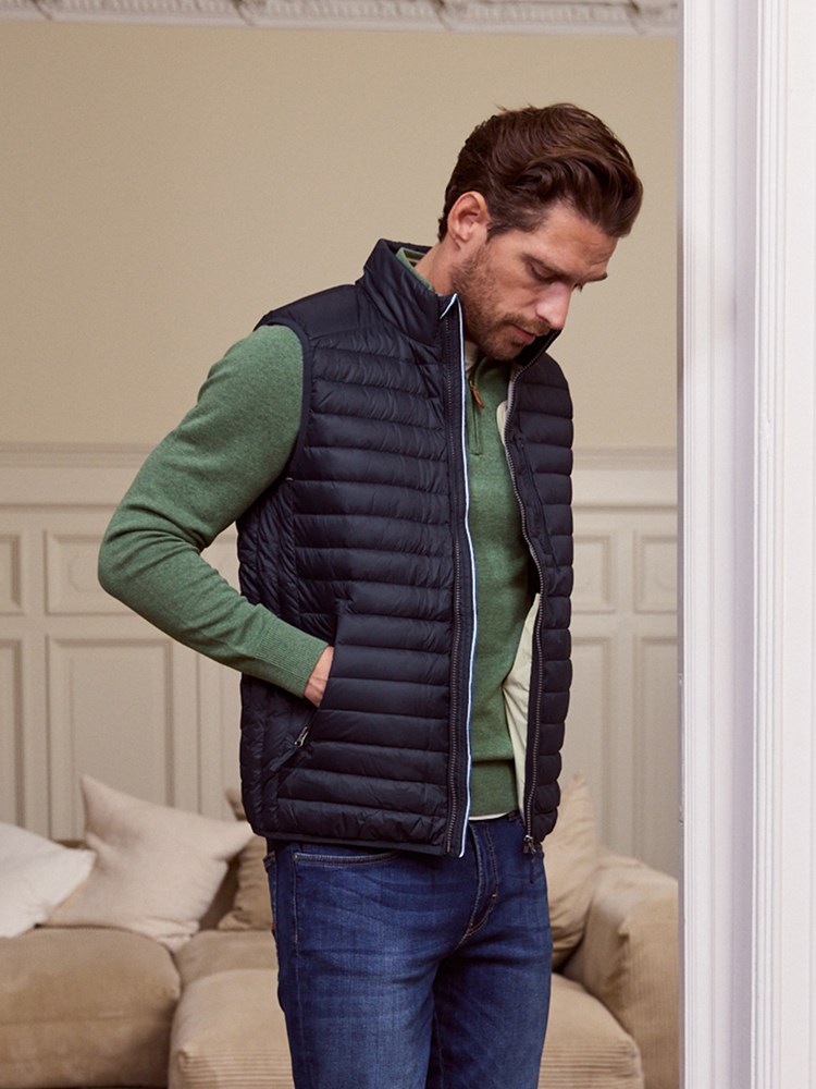 Gilmont vest match_matchfashion_redford_Gilmont dunvest_navy_blå_Gilmont dunvest EMU 7511655_Gilmont vest EMU.jpg_