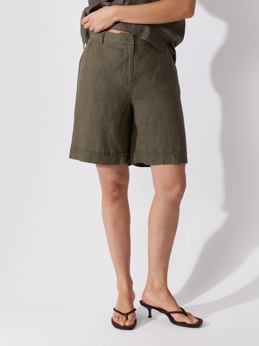 7514467 R31 meghan linshorts 2_Meghan linshorts R31.jpg_